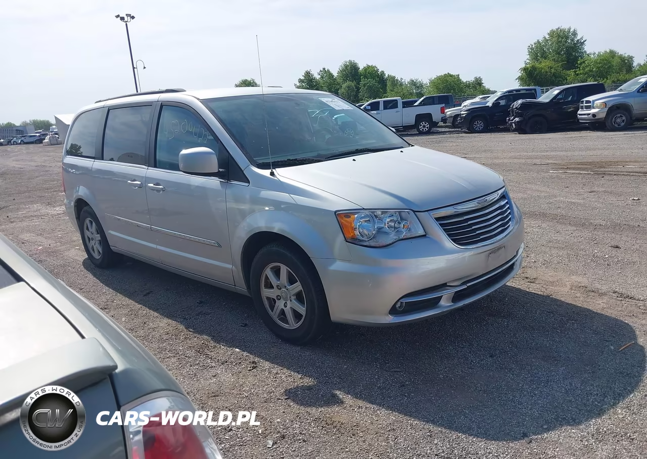 2011 Chrysler Town & Country Touring – zdjęcie 1 z 12
