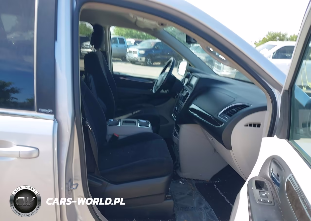 2011 Chrysler Town & Country Touring VIN:2A4RR5DG4BR637011 - 5