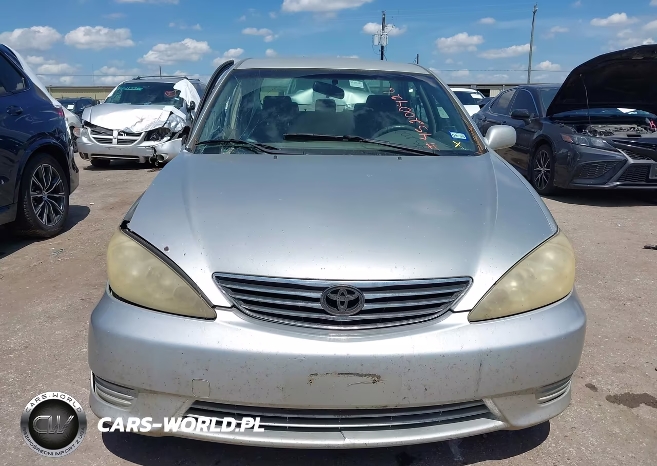 2005 Toyota Camry Le VIN:JTDBE32K053032267 - 12