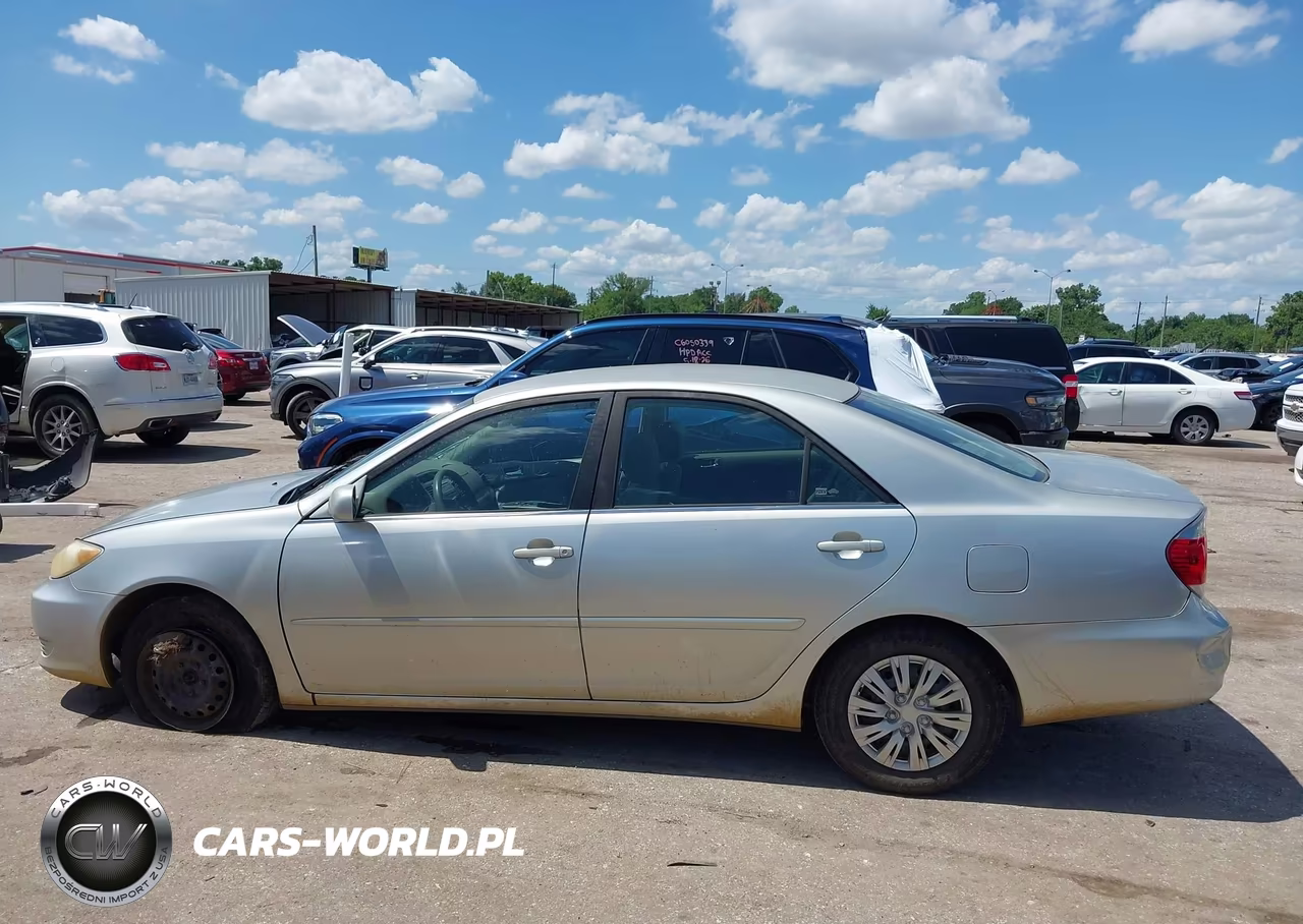 2005 Toyota Camry Le VIN:JTDBE32K053032267 - 14