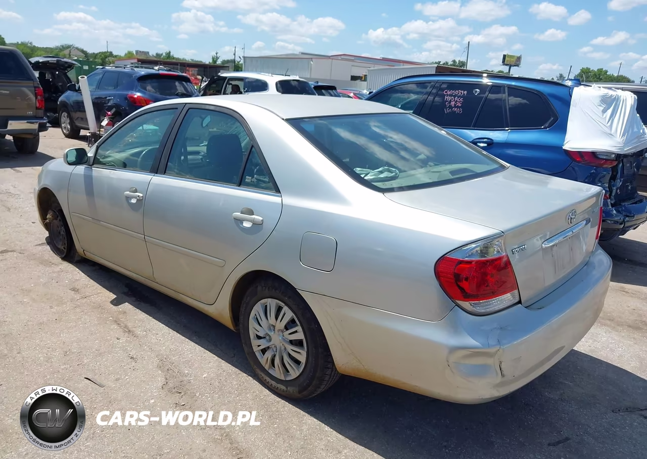 2005 Toyota Camry Le VIN:JTDBE32K053032267 - 3