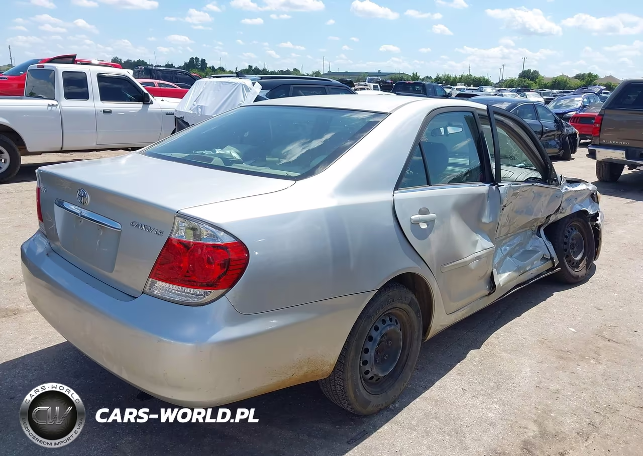2005 Toyota Camry Le VIN:JTDBE32K053032267 - 4