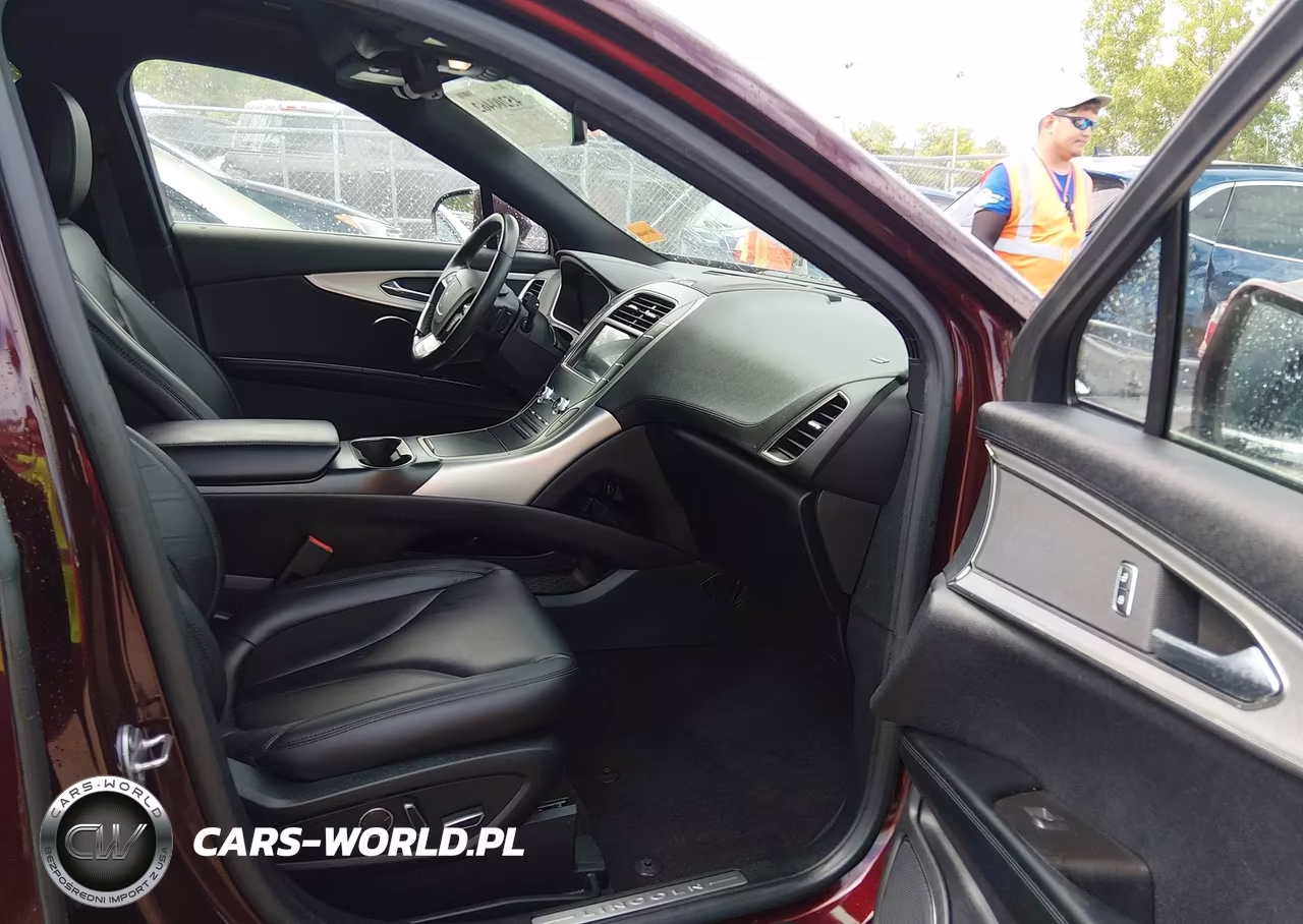 2020 Lincoln Nautilus Standard VIN:2LMPJ8J99LBL32335 - 5