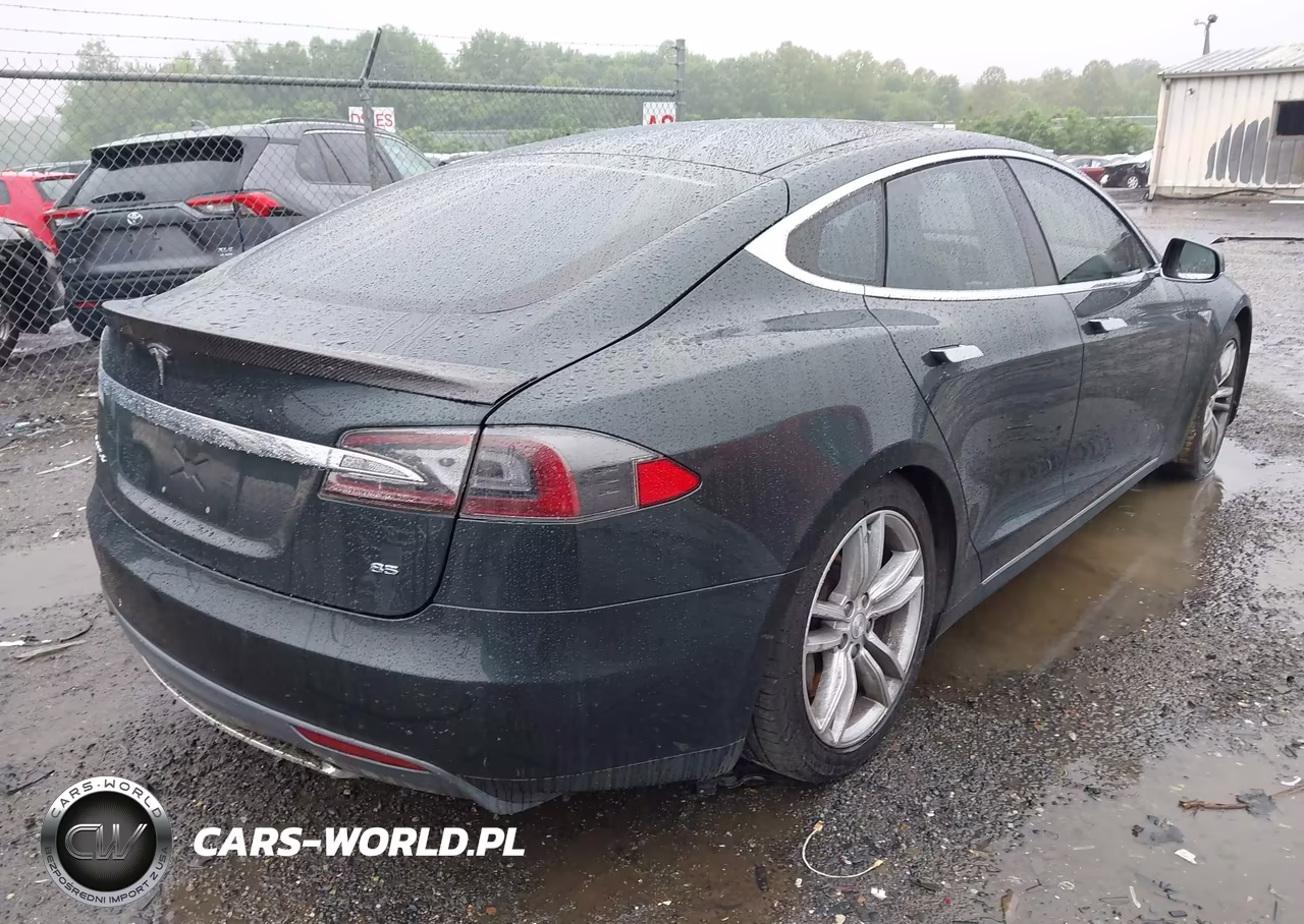 2014 Tesla Model S P85 VIN:5YJSA1H10EFP49396 - 4