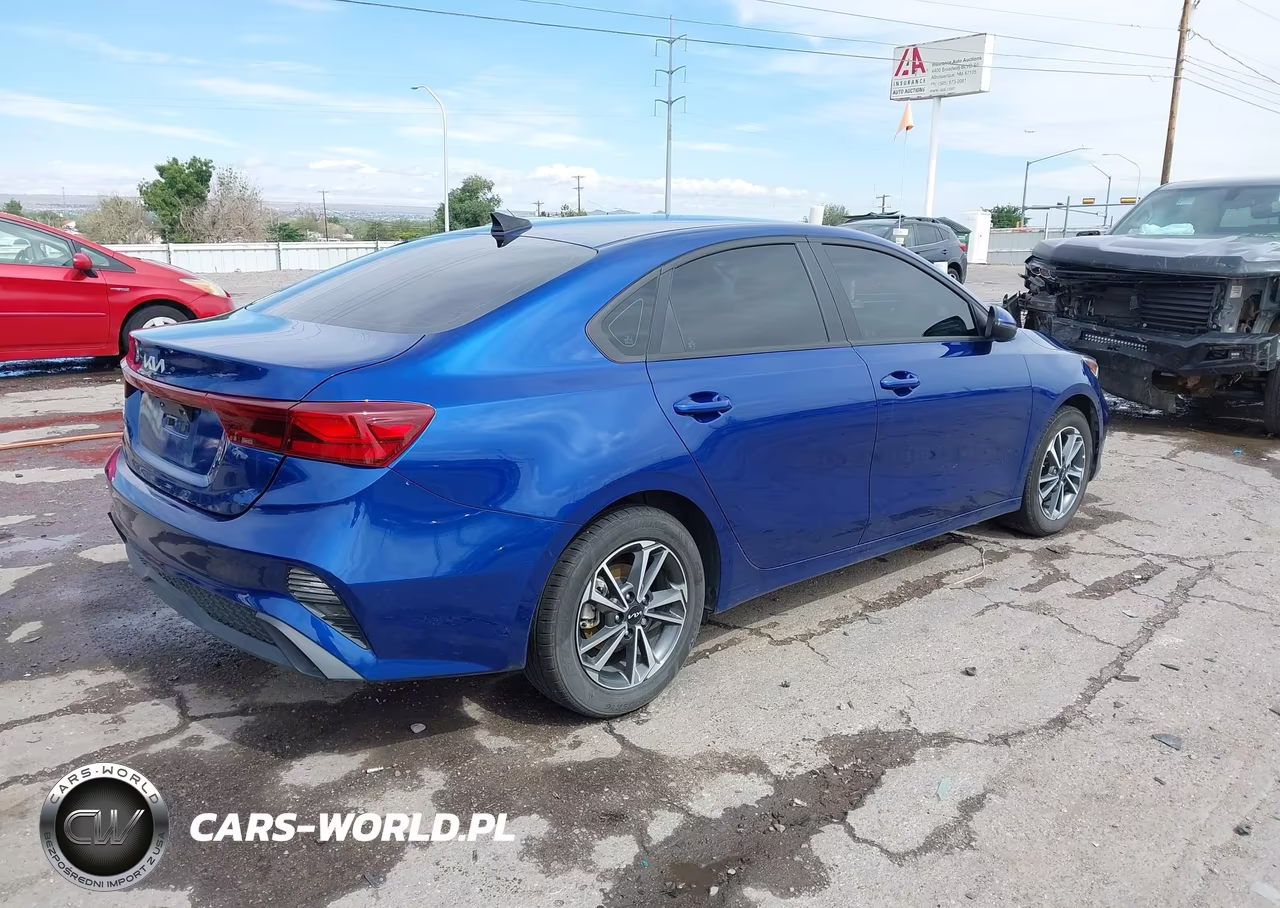 2024 Kia Forte Lxs VIN:3KPF24AD4RE698744 - 4