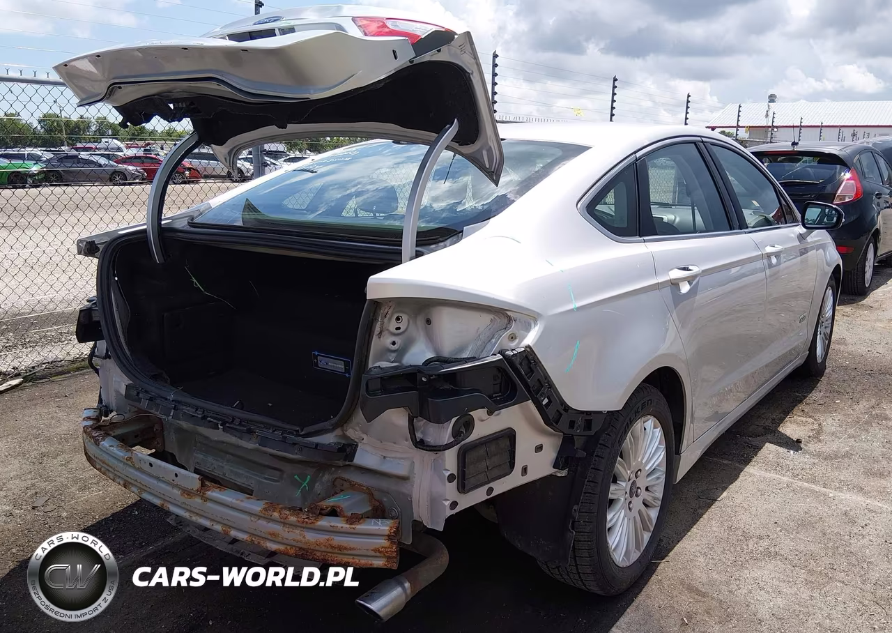 2013 Ford Fusion Energi Se Luxury VIN:3FA6P0PU4DR365646 - 4