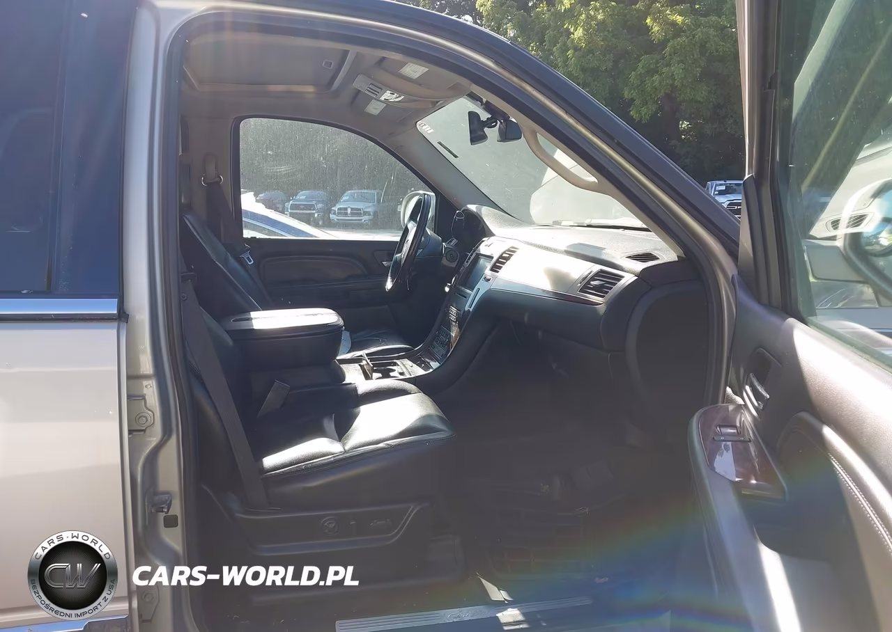 2008 Cadillac Escalade Standard VIN:1GYFK63898R216326 - 5
