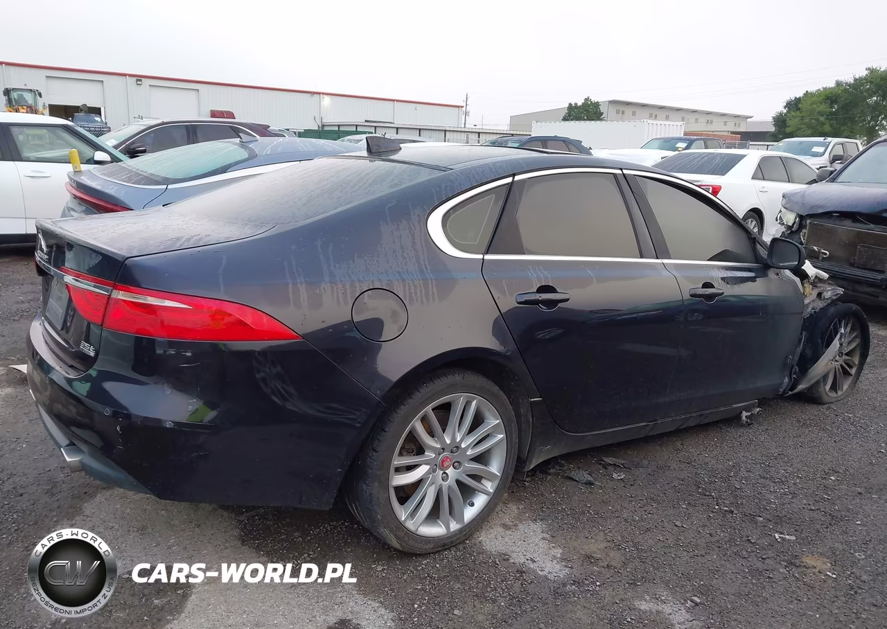 2016 Jaguar Xf 35T Prestige VIN:SAJBK4BV6GCY12853 - 4