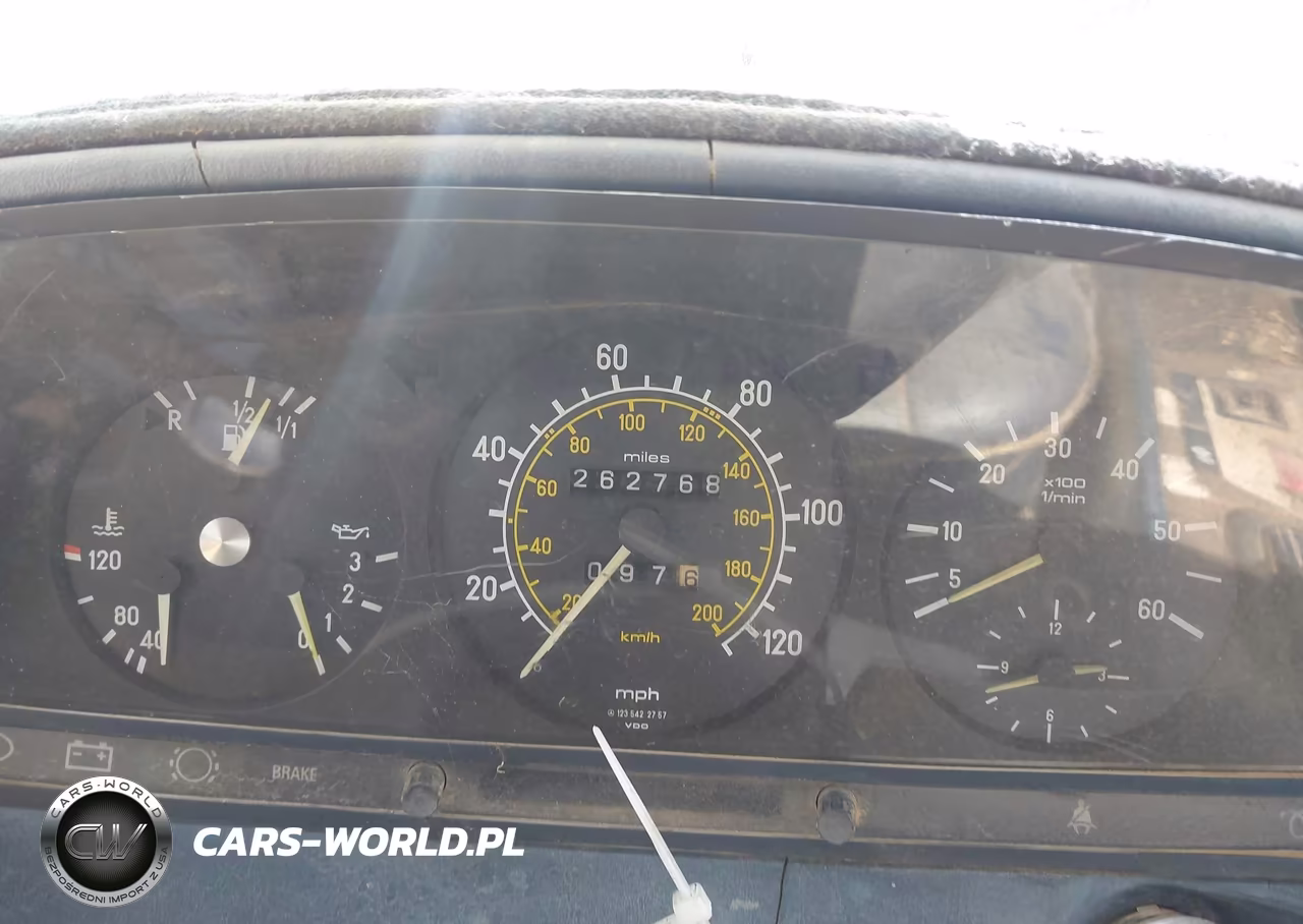 1983 Mercedes-Benz 300 Dt VIN:WDBAB33A4DB030180 - 7
