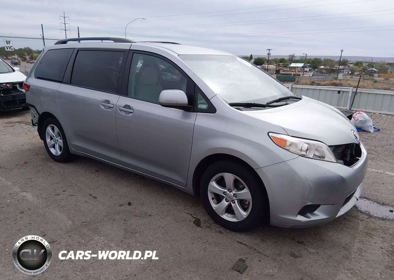2015 Toyota Sienna Le 8 Passenger – zdjęcie 1 z 17