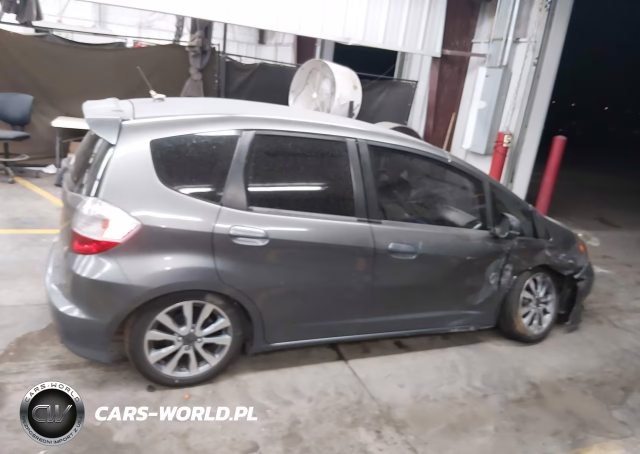 2013 Honda Fit Sport VIN:JHMGE8H51DC011168 - 13