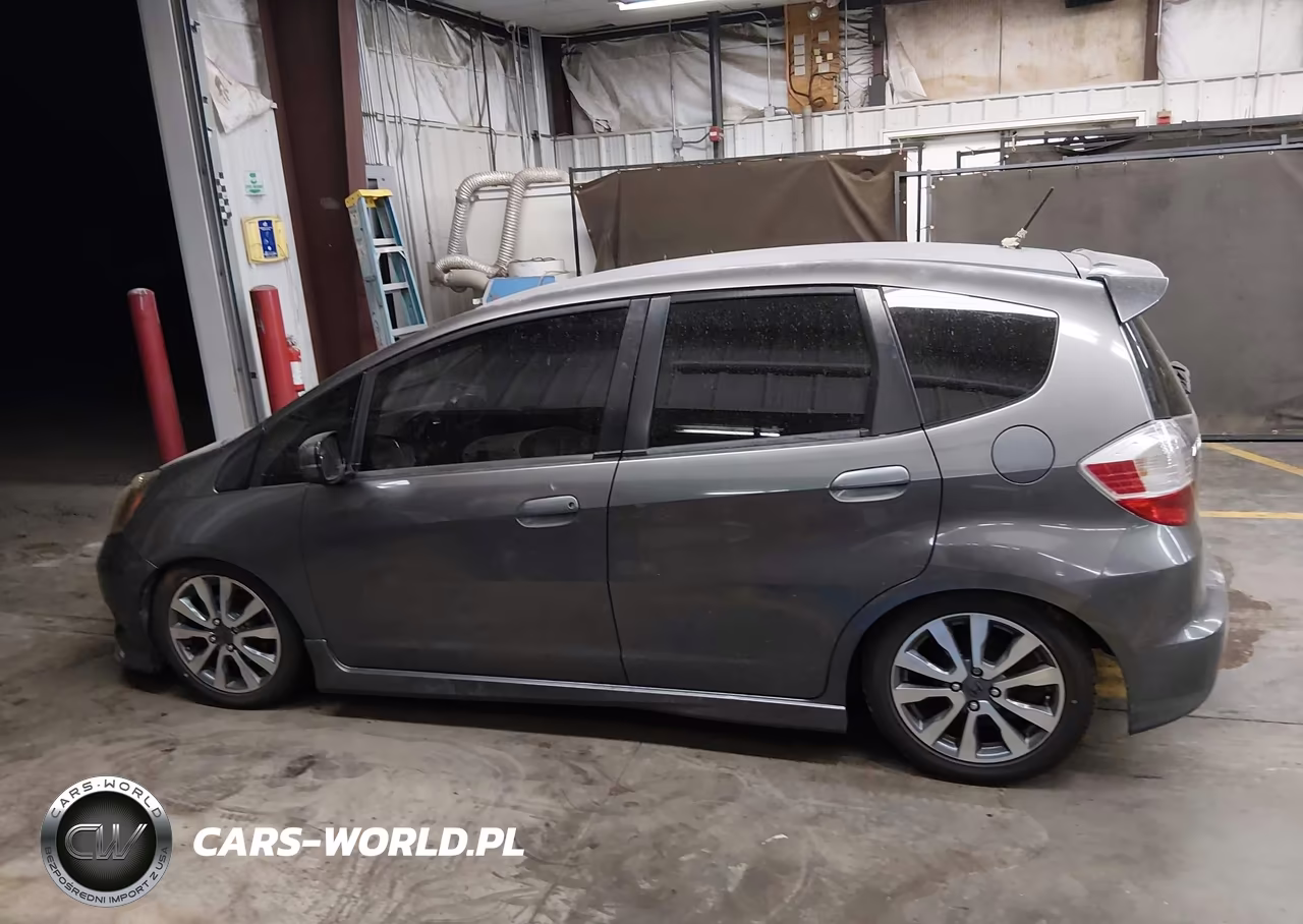 2013 Honda Fit Sport VIN:JHMGE8H51DC011168 - 14