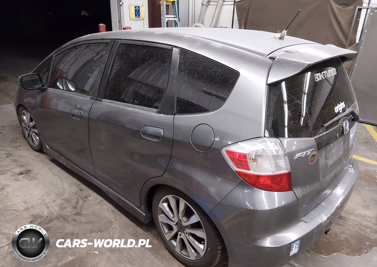 2013 Honda Fit Sport VIN:JHMGE8H51DC011168 - 3