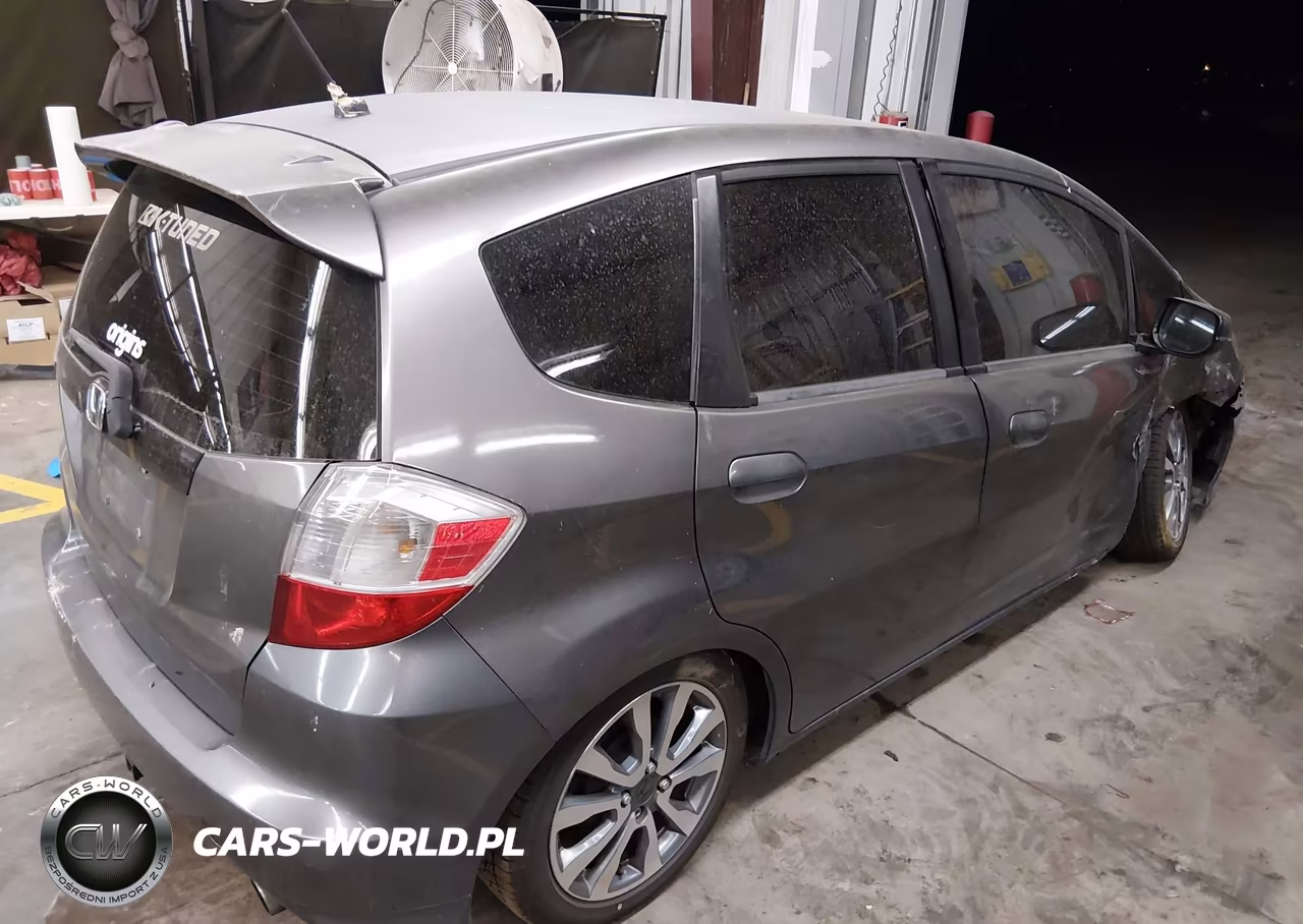 2013 Honda Fit Sport VIN:JHMGE8H51DC011168 - 4