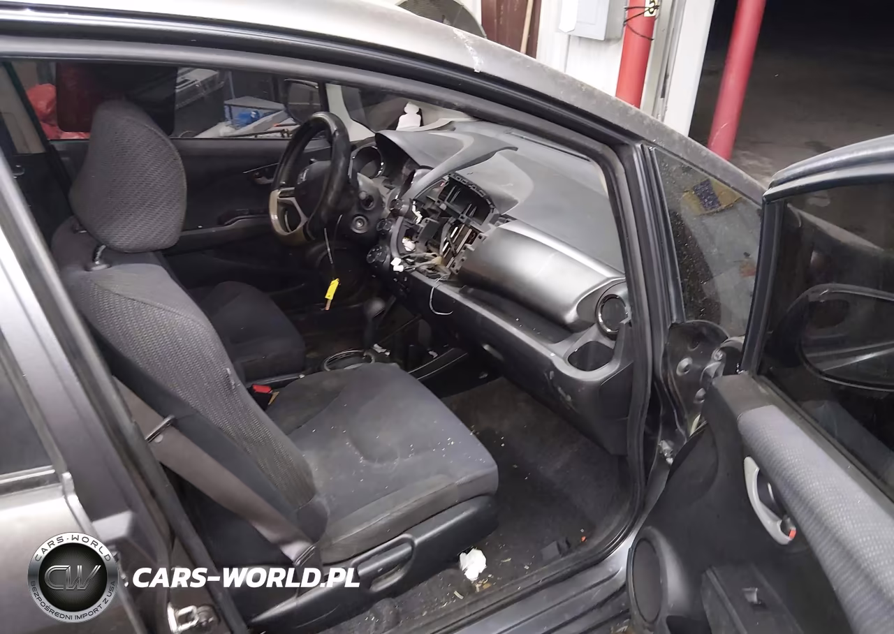 2013 Honda Fit Sport VIN:JHMGE8H51DC011168 - 5