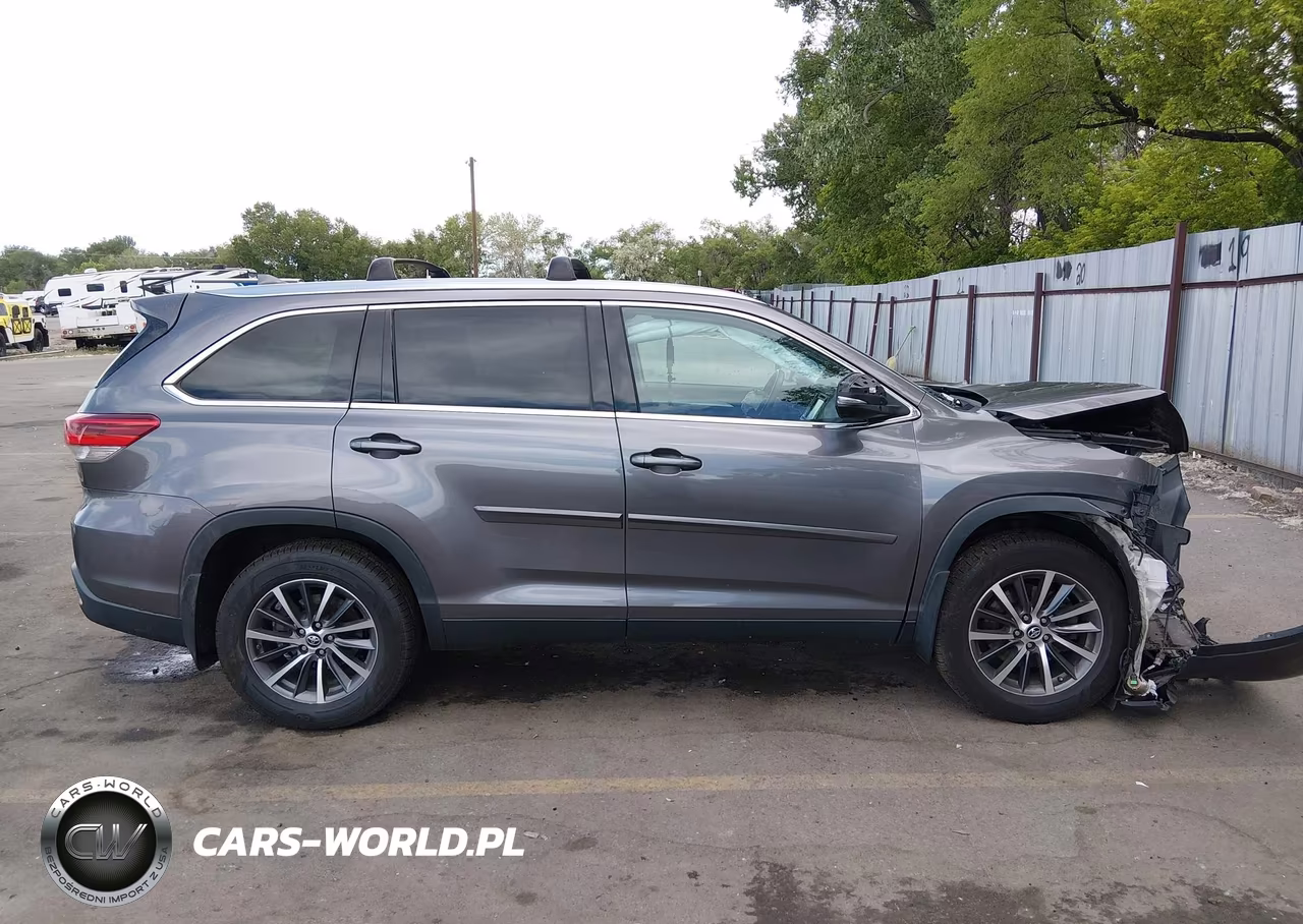 2019 Toyota Highlander Xle VIN:5TDJZRFH0KS611092 - 13