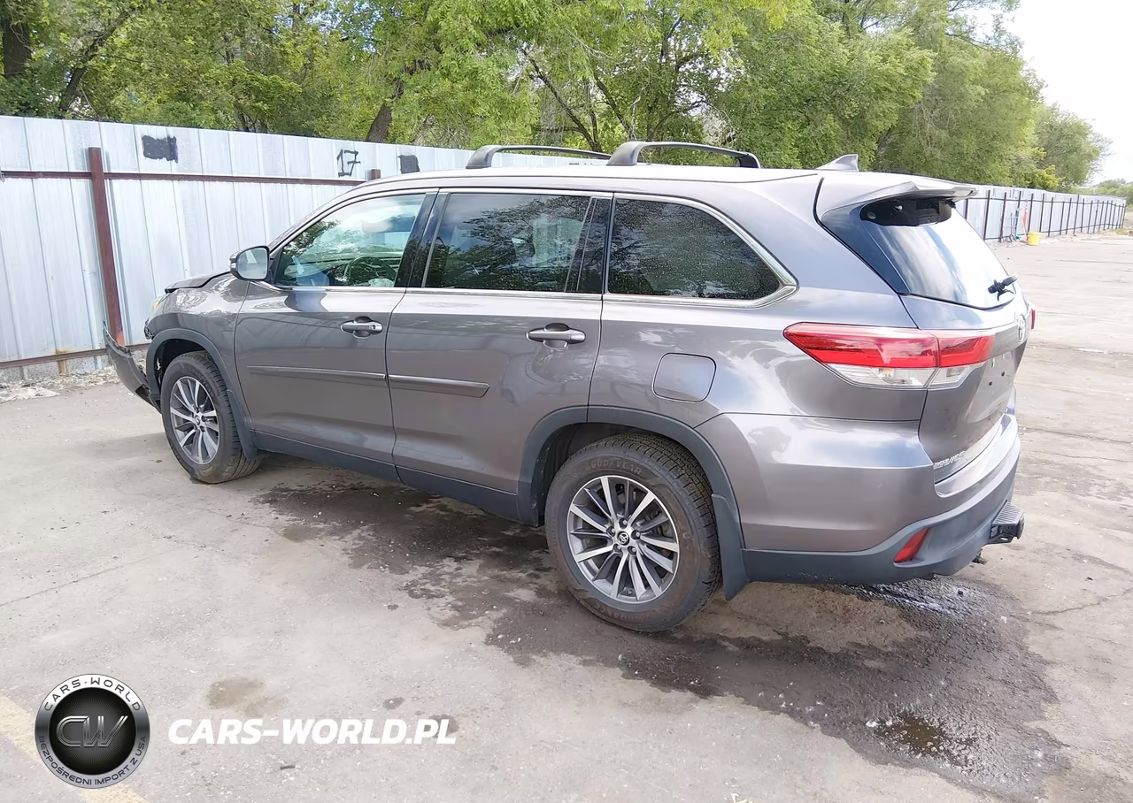 2019 Toyota Highlander Xle VIN:5TDJZRFH0KS611092 - 3