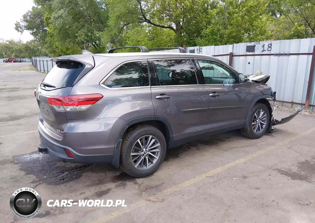 2019 Toyota Highlander Xle VIN:5TDJZRFH0KS611092 - 4