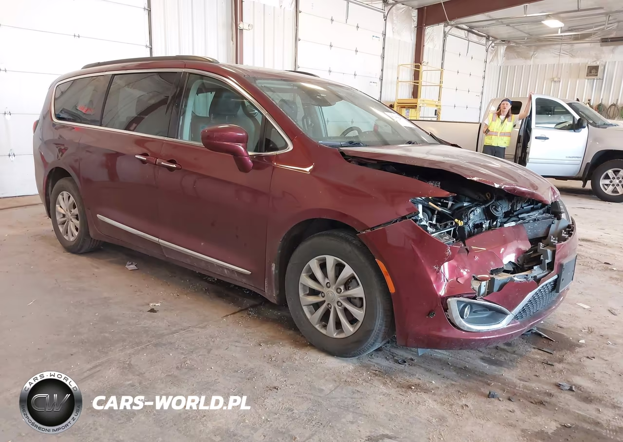 2017 Chrysler Pacifica Touring-L