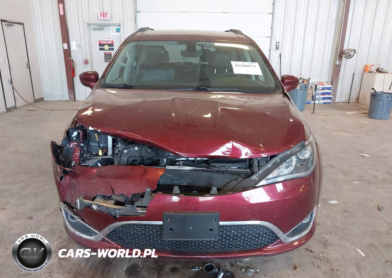2017 Chrysler Pacifica Touring-L VIN:2C4RC1BGXHR576467 - 12