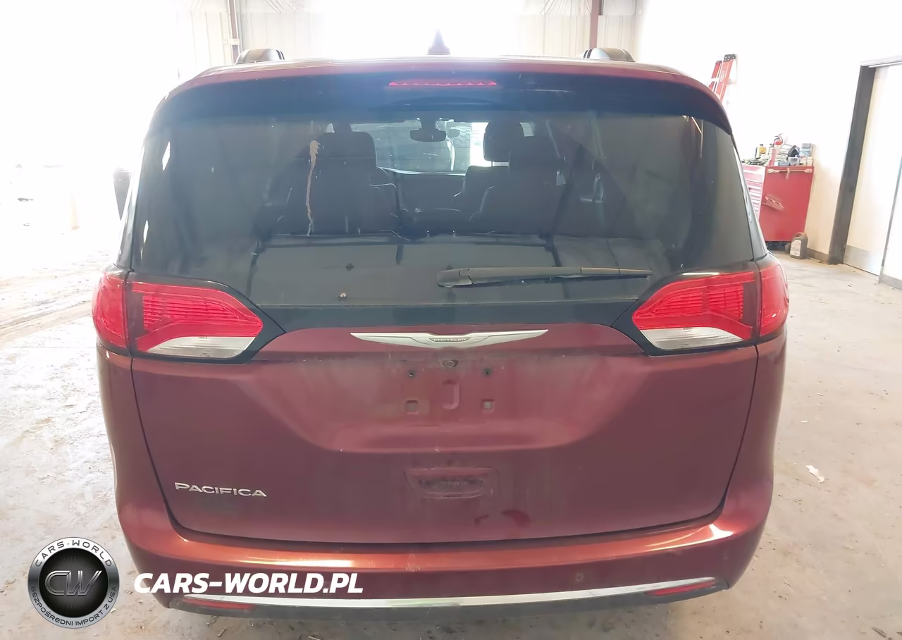 2017 Chrysler Pacifica Touring-L VIN:2C4RC1BGXHR576467 - 16