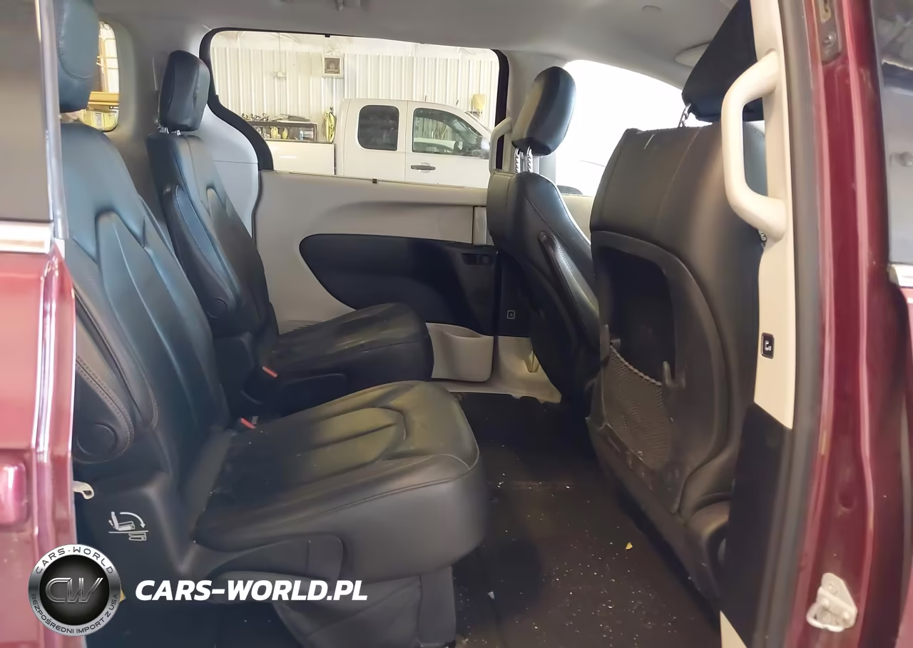 2017 Chrysler Pacifica Touring-L VIN:2C4RC1BGXHR576467 - 8