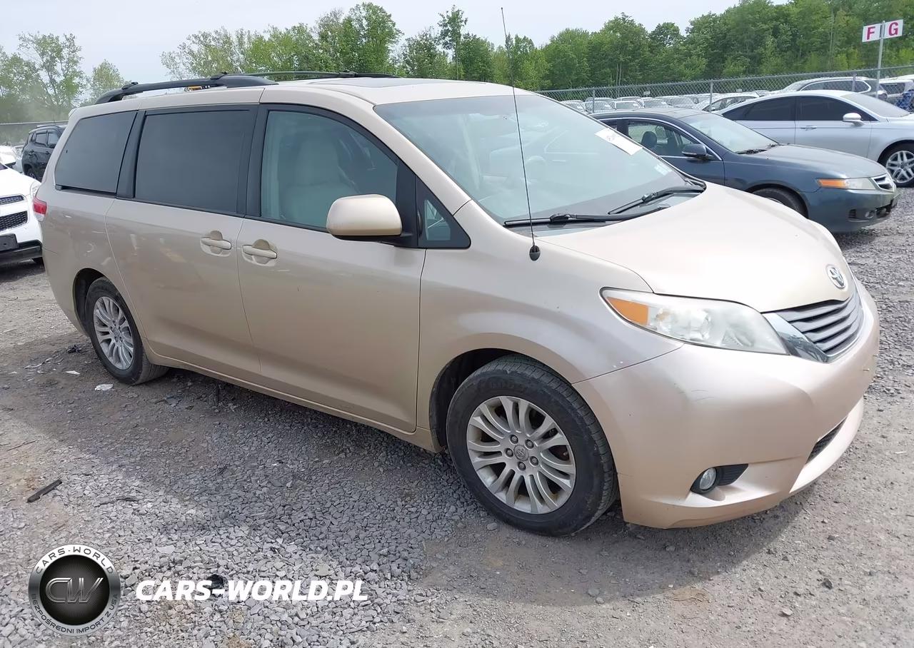 2012 Toyota Sienna Xle V6 8 Passenger