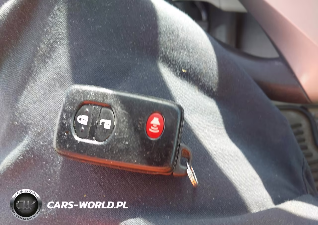 2011 Toyota Prius Two VIN:JTDKN3DU6B1463816 - 11