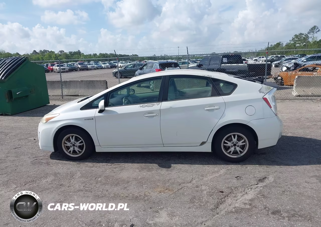 2011 Toyota Prius Two VIN:JTDKN3DU6B1463816 - 14