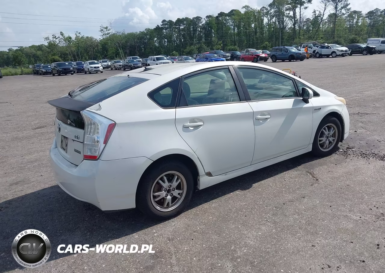 2011 Toyota Prius Two VIN:JTDKN3DU6B1463816 - 4