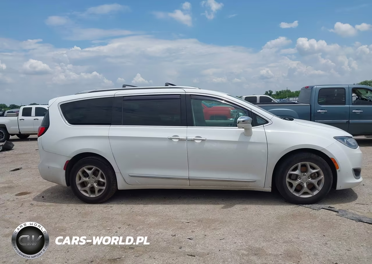2019 Chrysler Pacifica Limited VIN:2C4RC1GG6KR617645 - 13
