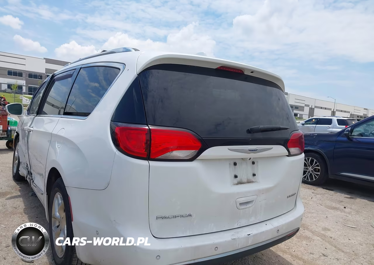 2019 Chrysler Pacifica Limited VIN:2C4RC1GG6KR617645 - 3
