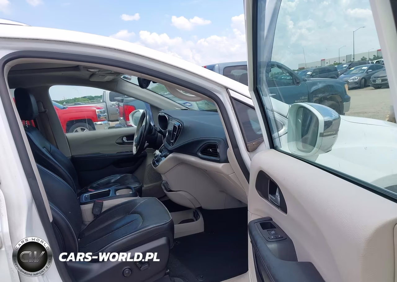 2019 Chrysler Pacifica Limited VIN:2C4RC1GG6KR617645 - 5