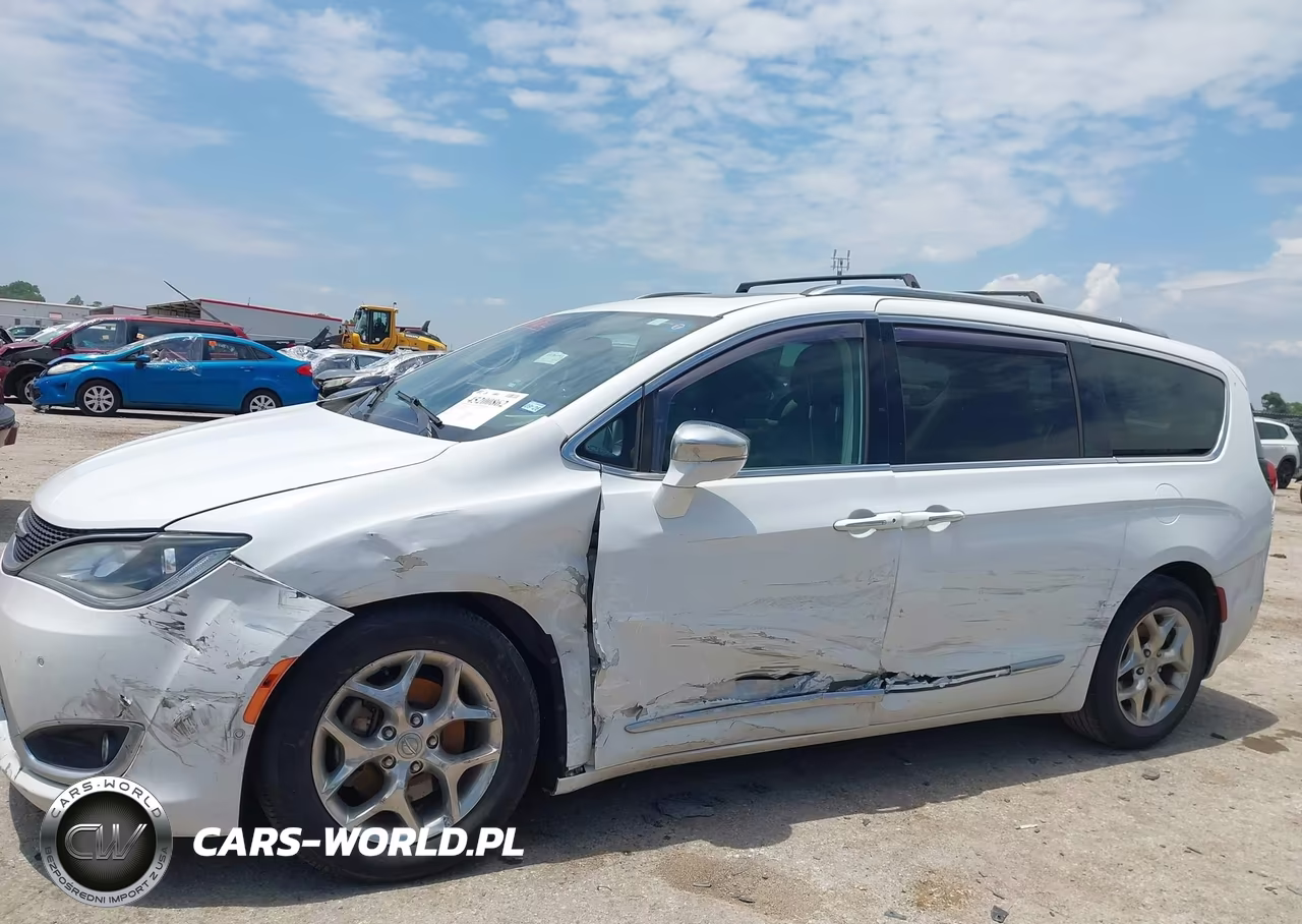 2019 Chrysler Pacifica Limited VIN:2C4RC1GG6KR617645 - 6