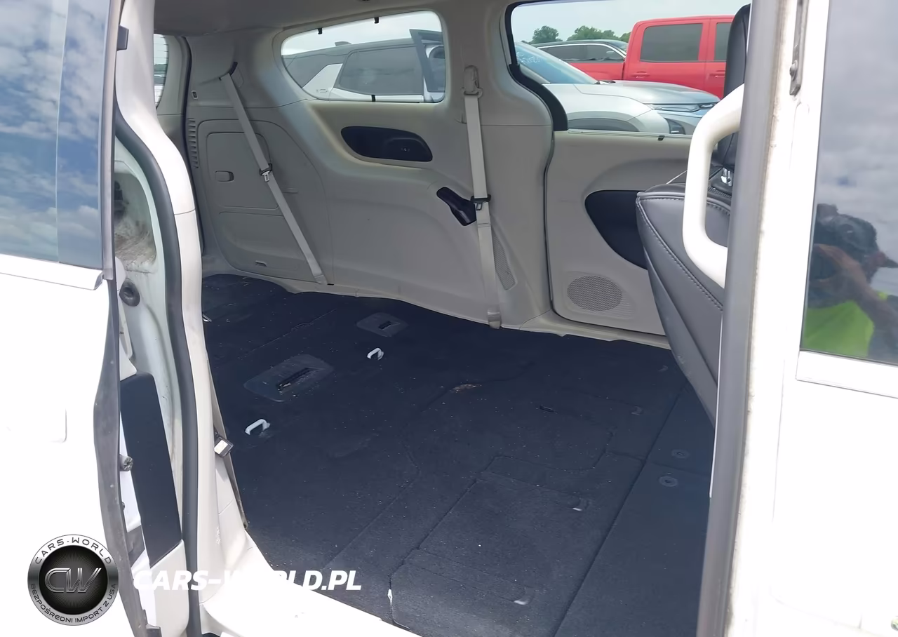 2019 Chrysler Pacifica Limited VIN:2C4RC1GG6KR617645 - 8