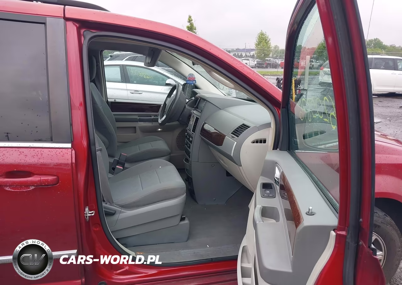 2010 Chrysler Town & Country Touring VIN:2A4RR5D12AR358599 - 5