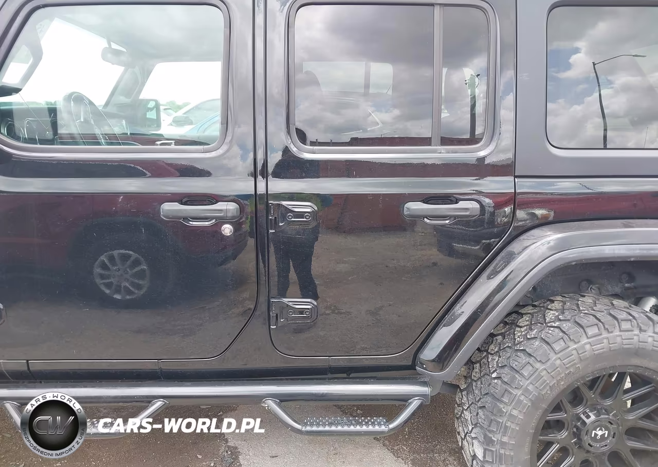 2019 Jeep Wrangler Unlimited Sahara 4X4 VIN:1C4HJXEN2KW595740 - 14
