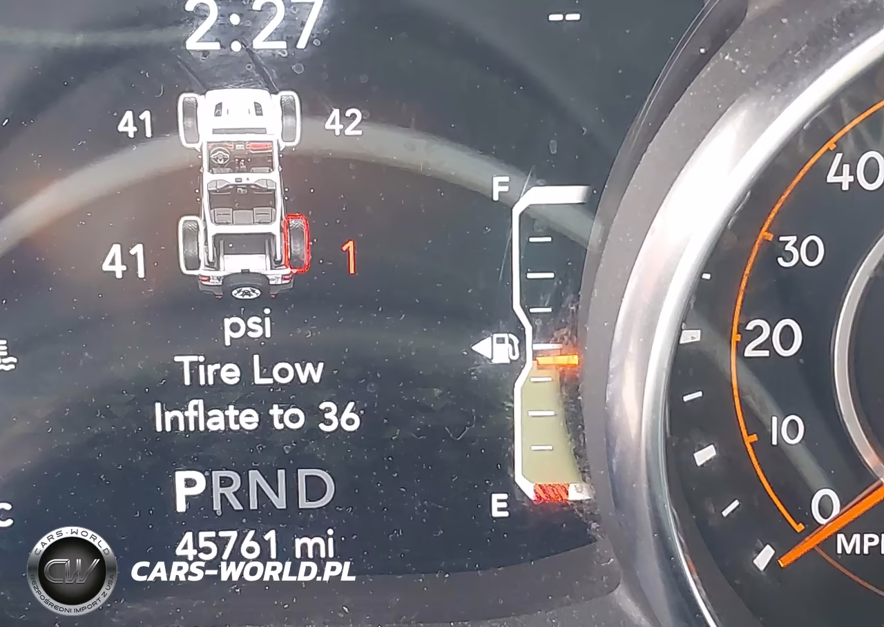 2019 Jeep Wrangler Unlimited Sahara 4X4 VIN:1C4HJXEN2KW595740 - 15