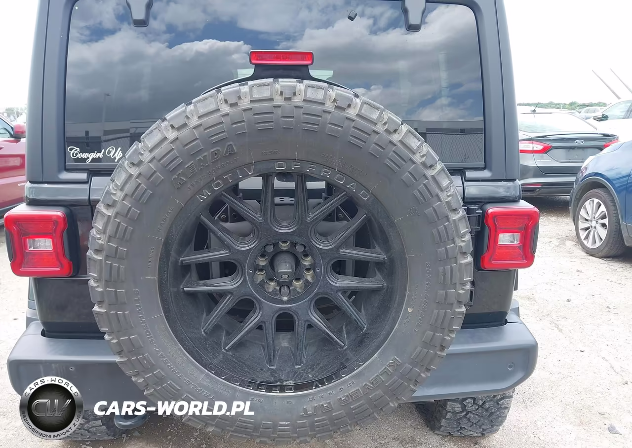 2019 Jeep Wrangler Unlimited Sahara 4X4 VIN:1C4HJXEN2KW595740 - 16