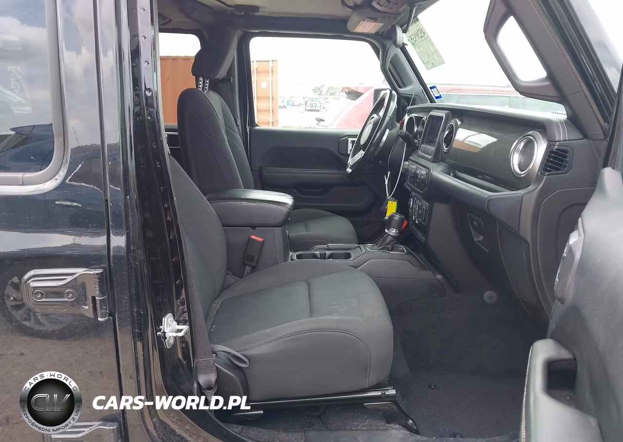 2019 Jeep Wrangler Unlimited Sahara 4X4 VIN:1C4HJXEN2KW595740 - 5