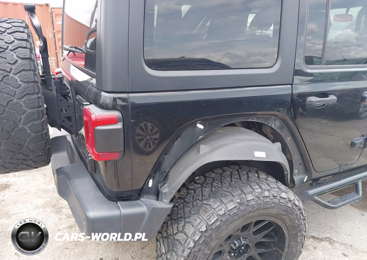 2019 Jeep Wrangler Unlimited Sahara 4X4 VIN:1C4HJXEN2KW595740 - 6