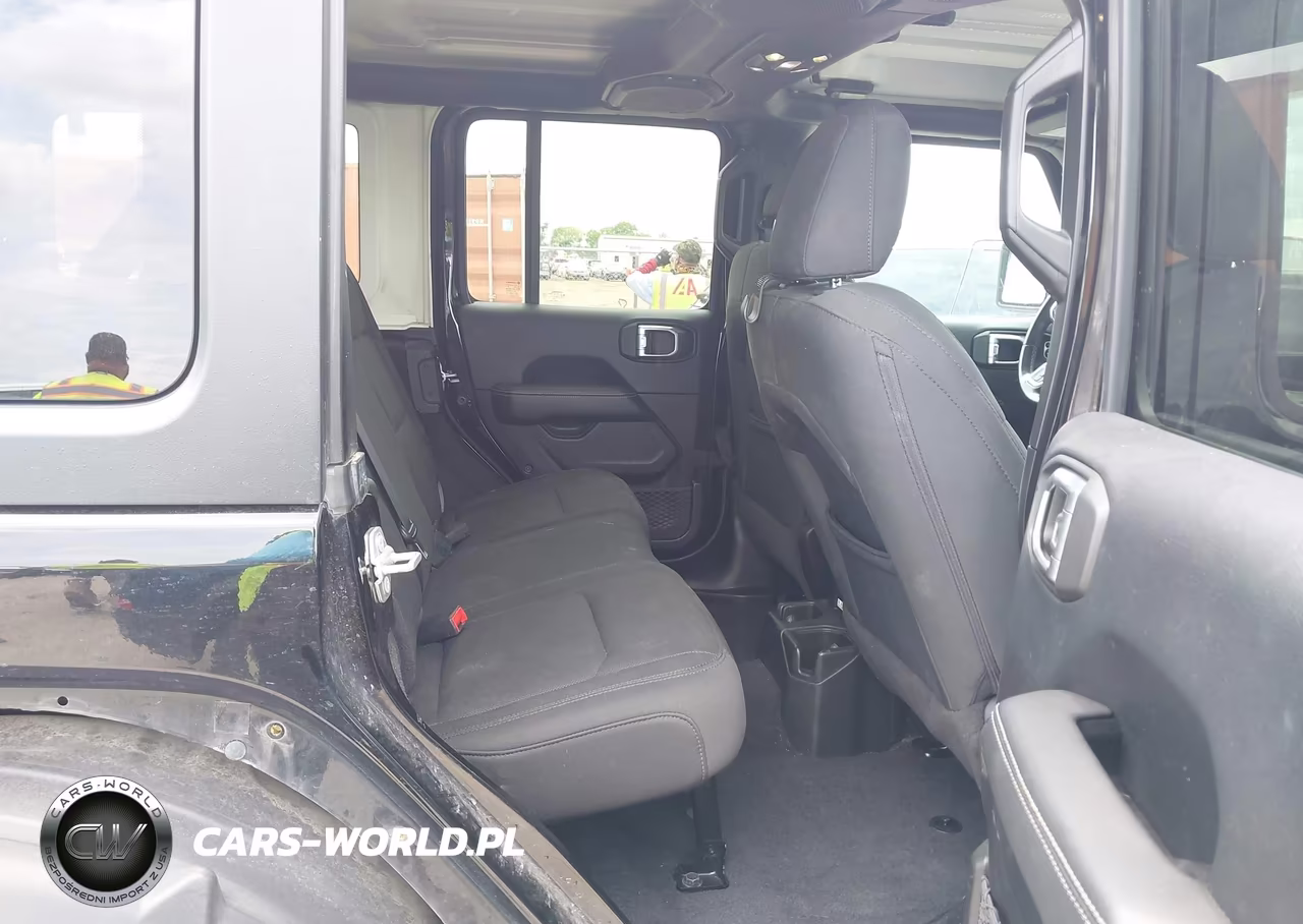 2019 Jeep Wrangler Unlimited Sahara 4X4 VIN:1C4HJXEN2KW595740 - 8