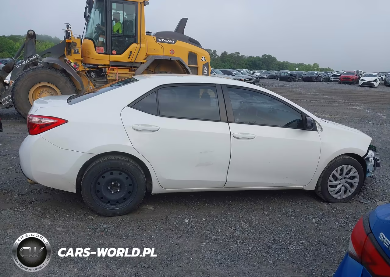 2018 Toyota Corolla Le VIN:2T1BURHE6JC991245 - 13