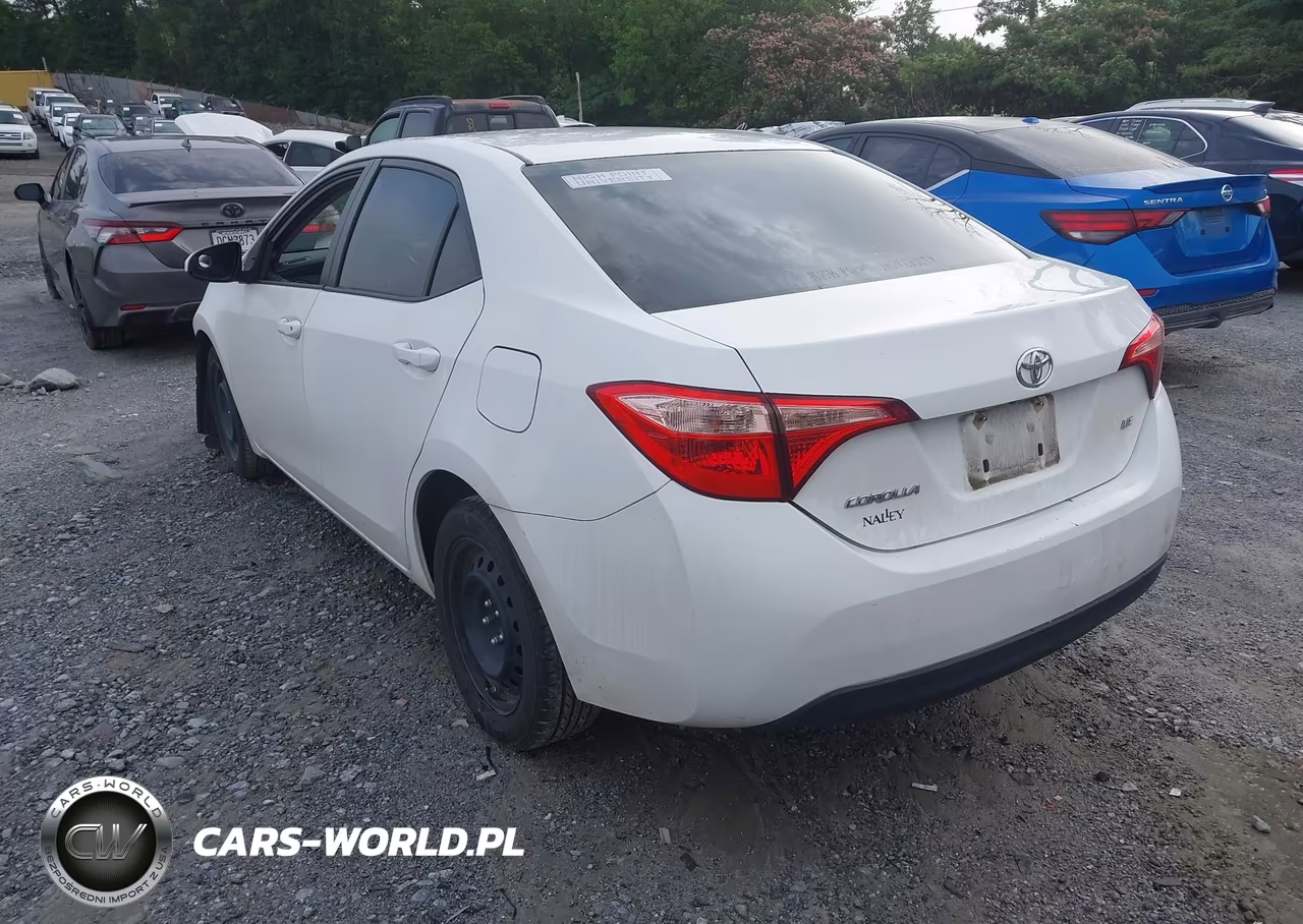 2018 Toyota Corolla Le VIN:2T1BURHE6JC991245 - 3