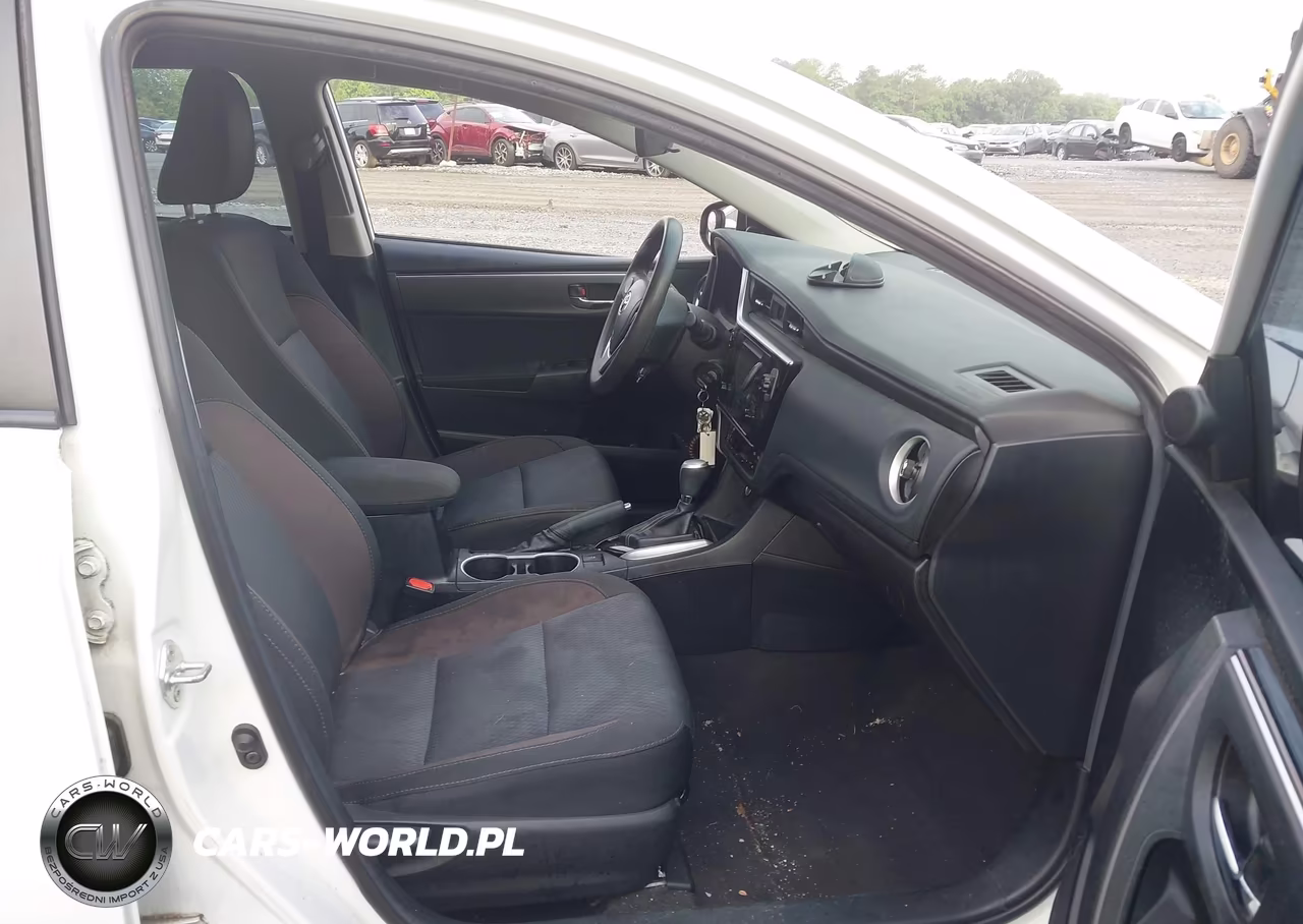 2018 Toyota Corolla Le VIN:2T1BURHE6JC991245 - 5