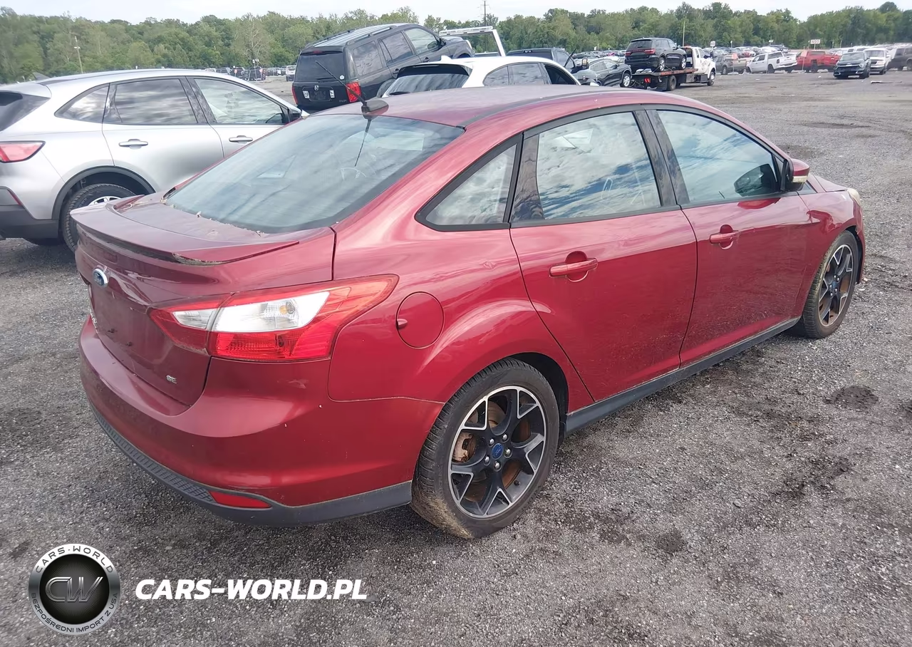 2014 Ford Focus Se VIN:1FADP3F27EL285332 - 4