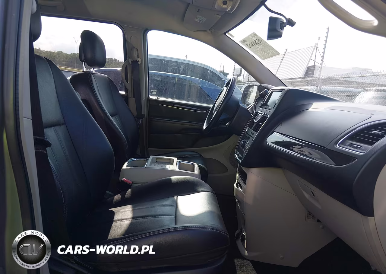 2014 Chrysler Town & Country Touring VIN:2C4RC1BG1ER270205 - 5