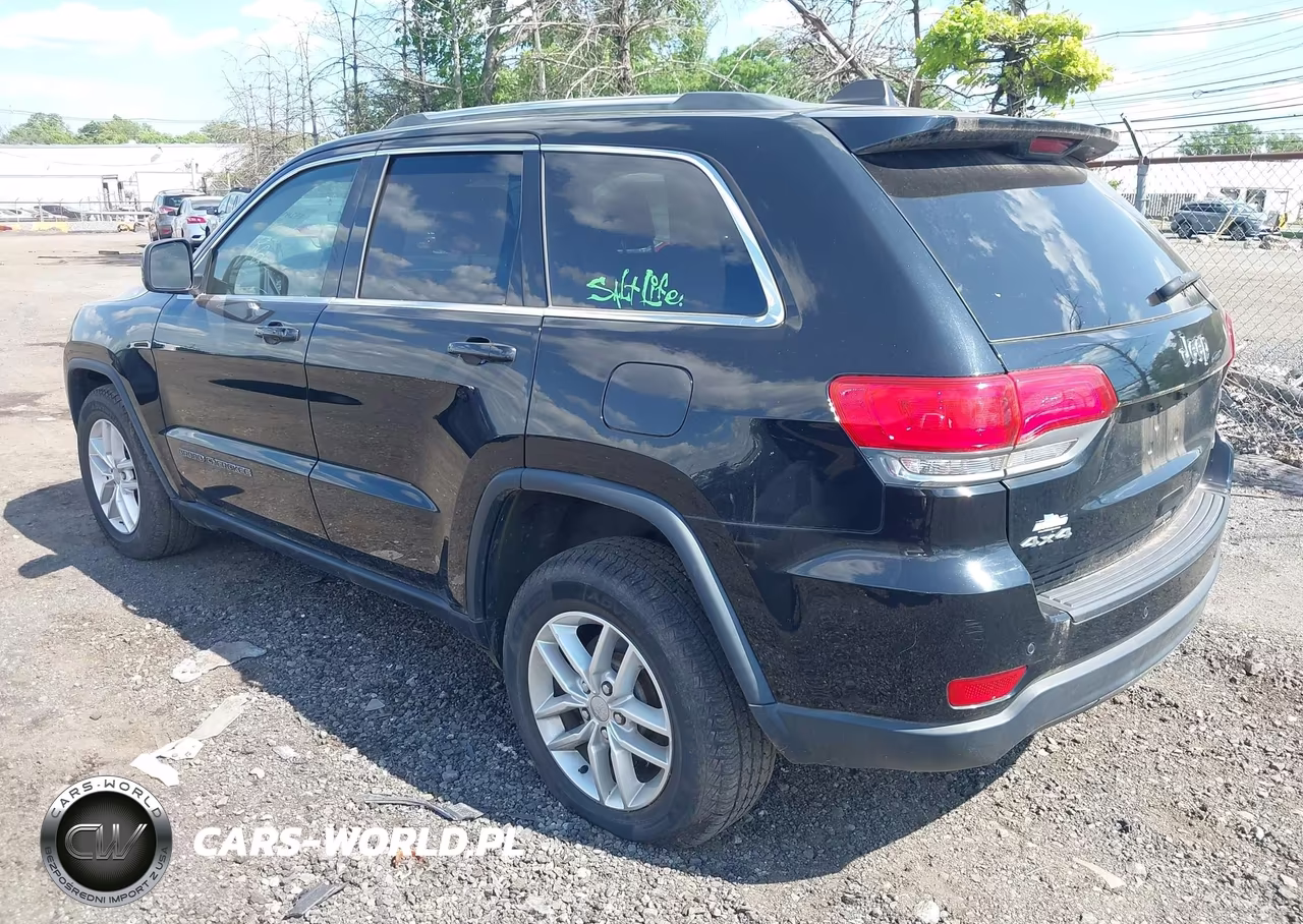 2018 Jeep Grand Cherokee Laredo E 4X4 VIN:1C4RJFAG4JC147991 - 3