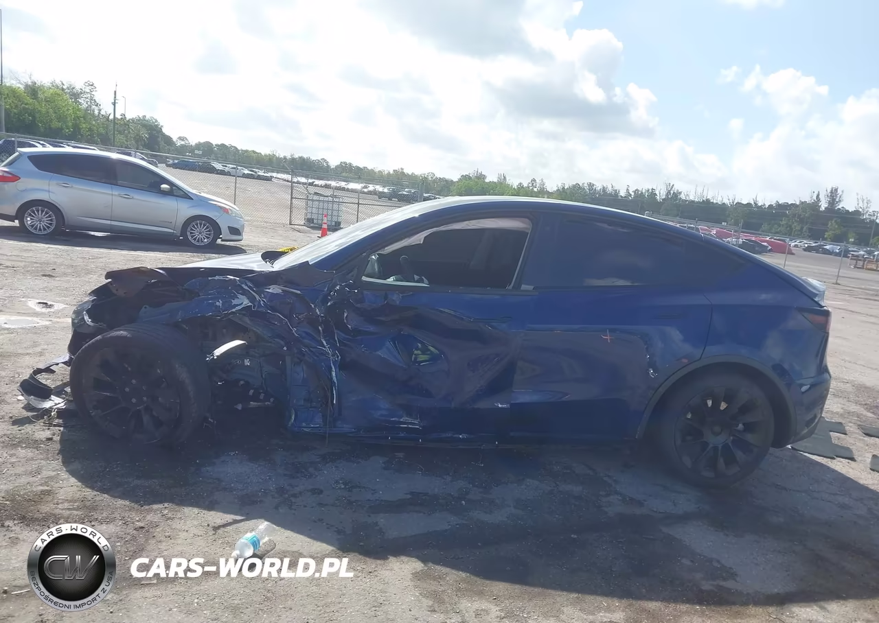 2021 Tesla Model Y Standard Range Rear-Wheel Drive VIN:5YJYGDED8MF118242 - 12
