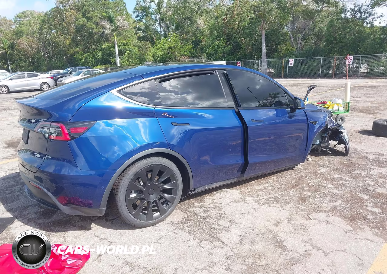 2021 Tesla Model Y Standard Range Rear-Wheel Drive VIN:5YJYGDED8MF118242 - 4